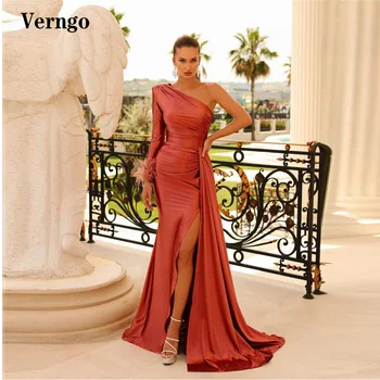 Verngo 2022 Женские вечерние платья Русалки с длинным рукавом и пером на одно плечо, верхняя юбка цвета шампанского, платья для выпускного вечера с разрезом в Дубае